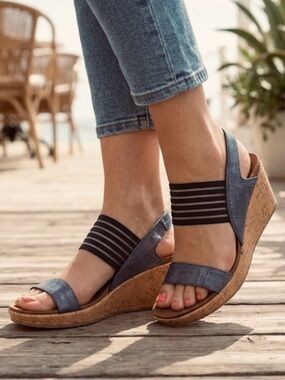Skechers Cali Beverlee - Smitten Kitten wedge sandals size 7 - like new!
